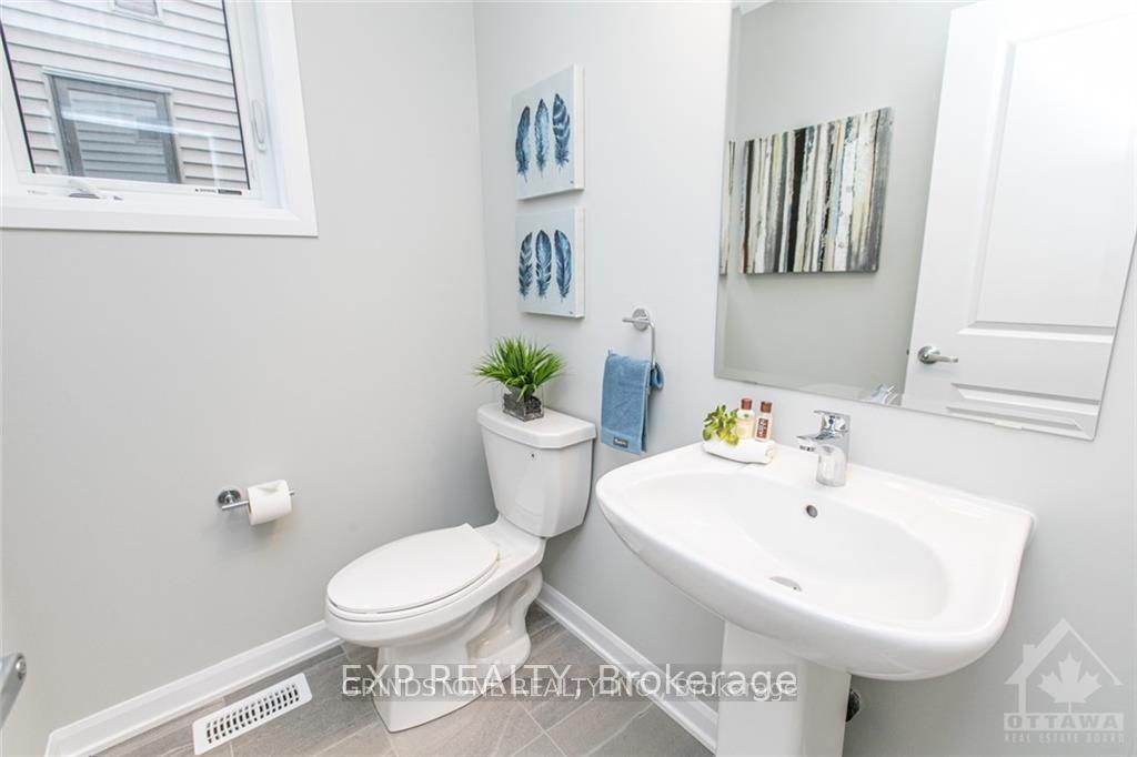 Photo 4 of 115 Teelin Circle, Ottawa, Barrhaven - Half Moon Bay — HOMEH