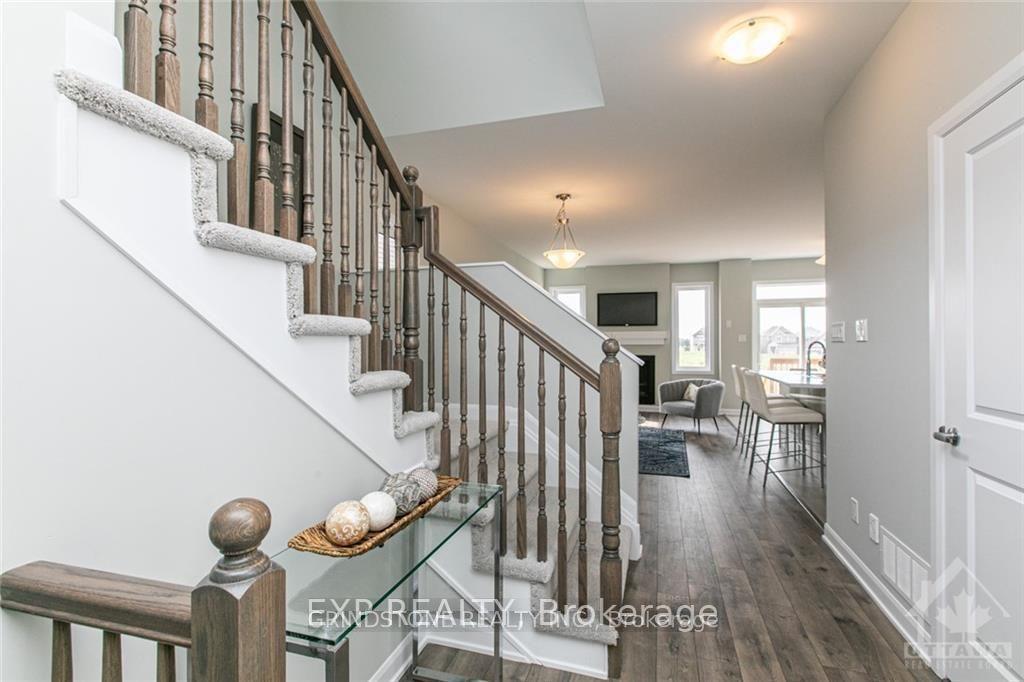 Photo 5 of 115 Teelin Circle, Ottawa, Barrhaven - Half Moon Bay — HOMEH