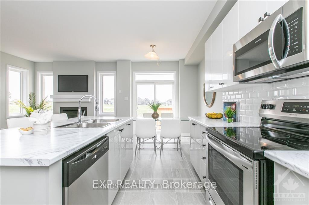 Photo 12 of 115 Teelin Circle, Ottawa, Barrhaven - Half Moon Bay — HOMEH