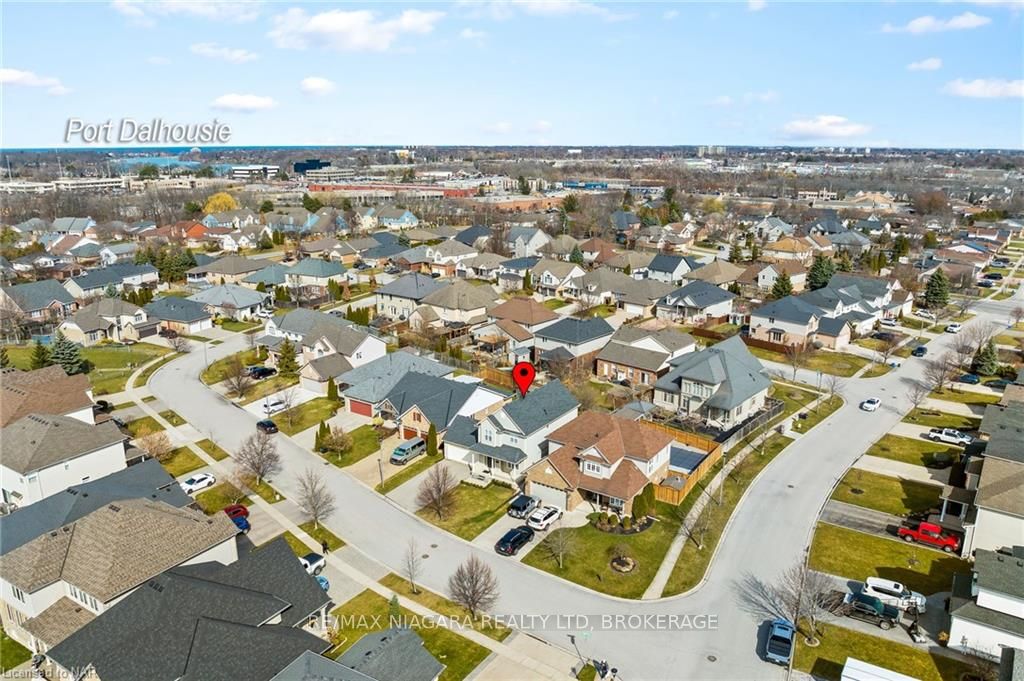 Photo 53 of 4 Heather Lane, St. Catharines, Grapeview — HOMEH