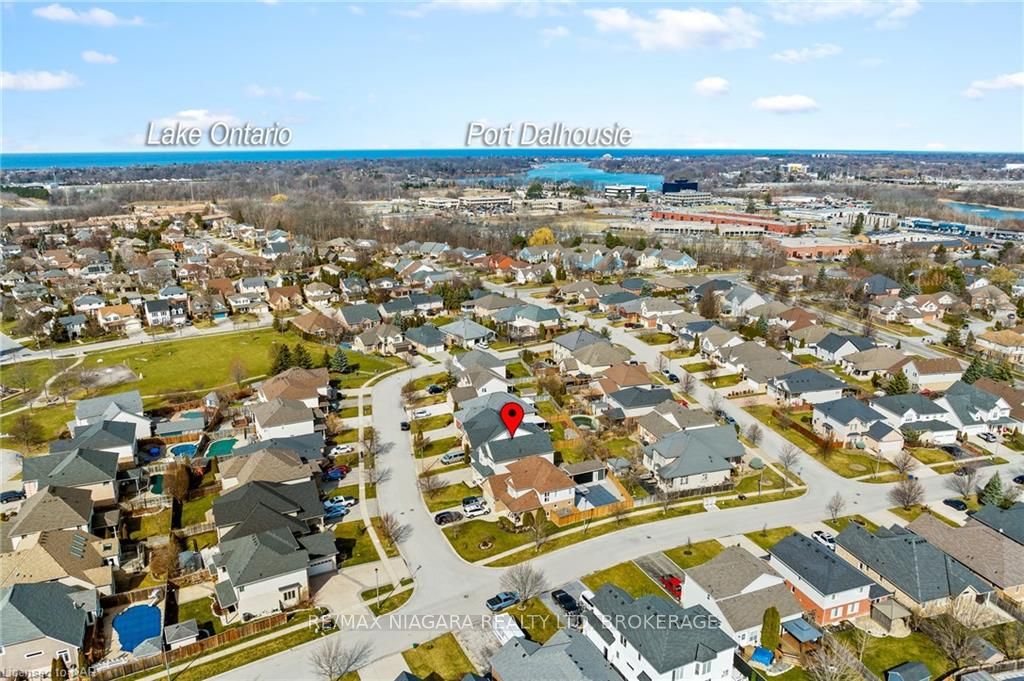 Photo 54 of 4 Heather Lane, St. Catharines, Grapeview — HOMEH