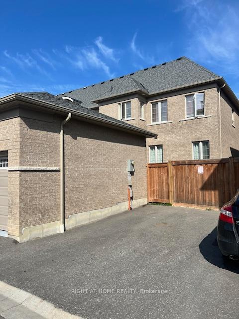 Photo 11 of 7 Clutterbuck Lane, Ajax, Northwest Ajax — HOMEH