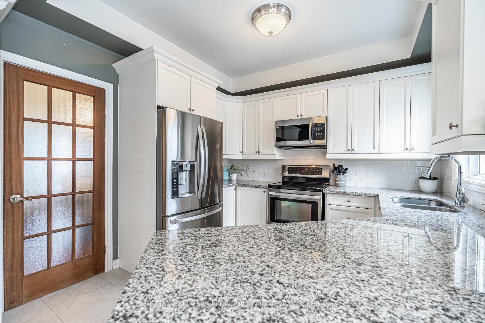 Photo 4 of 25 Serena Lane, Barrie, Painswick South — HOMEH
