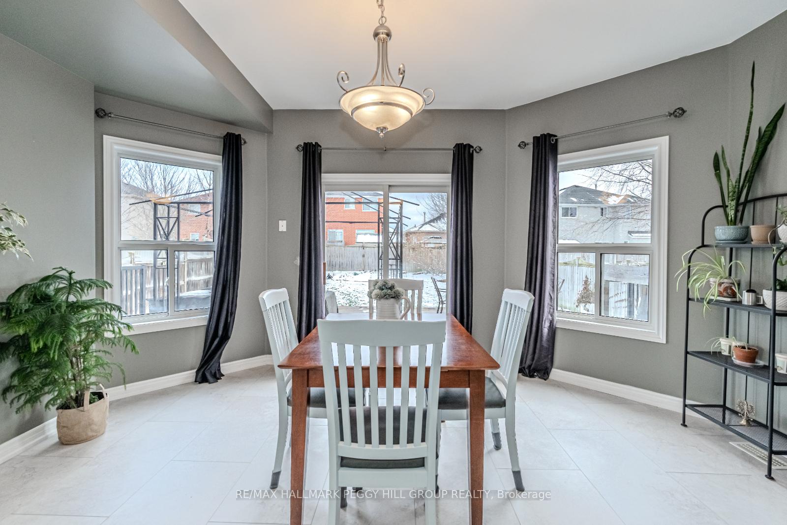 Photo 5 of 25 Serena Lane, Barrie, Painswick South — HOMEH