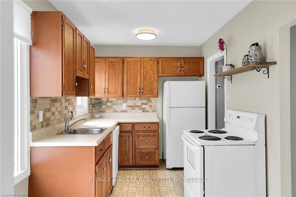 Photo 8 of 6 Ingram Place, St. Catharines, Oakdale — HOMEH