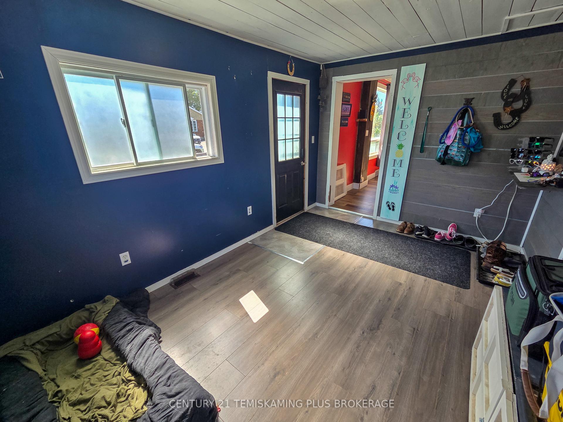 Photo 5 of 45 6th Avenue, Englehart — HOMEH
