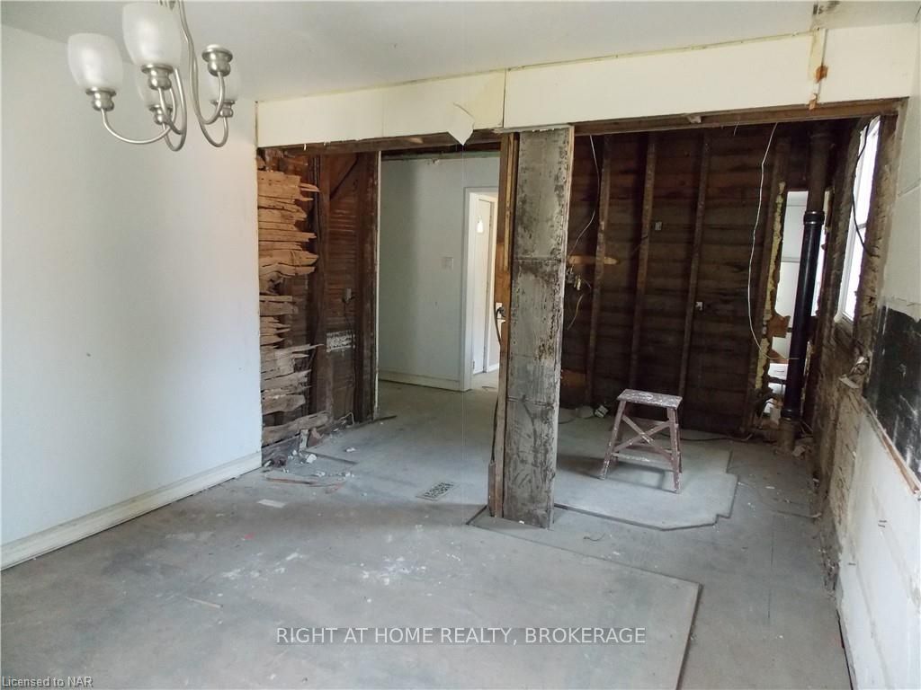 Photo 6 of 5 Tasker Street, St. Catharines, E. Chester — HOMEH