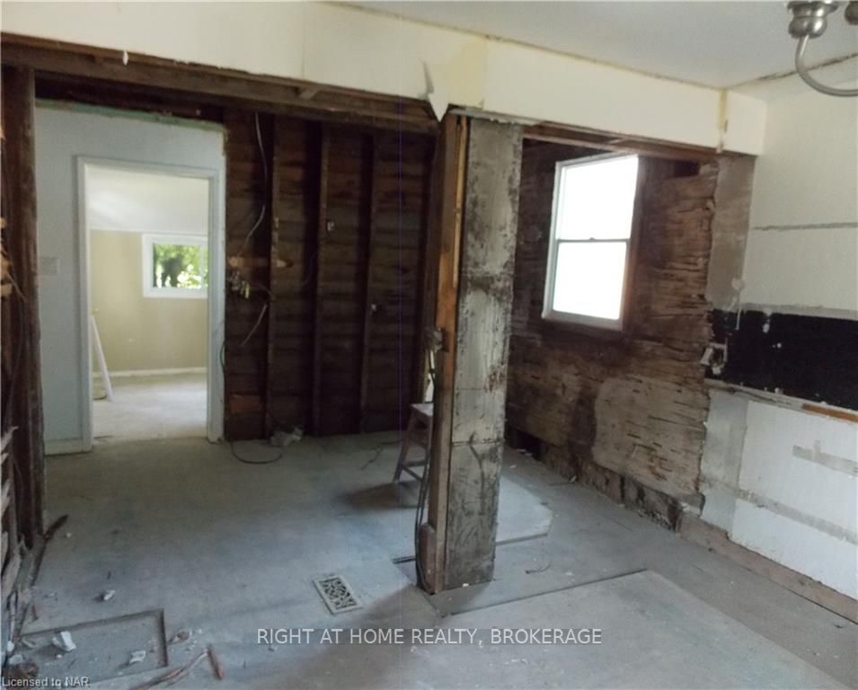 Photo 7 of 5 Tasker Street, St. Catharines, E. Chester — HOMEH