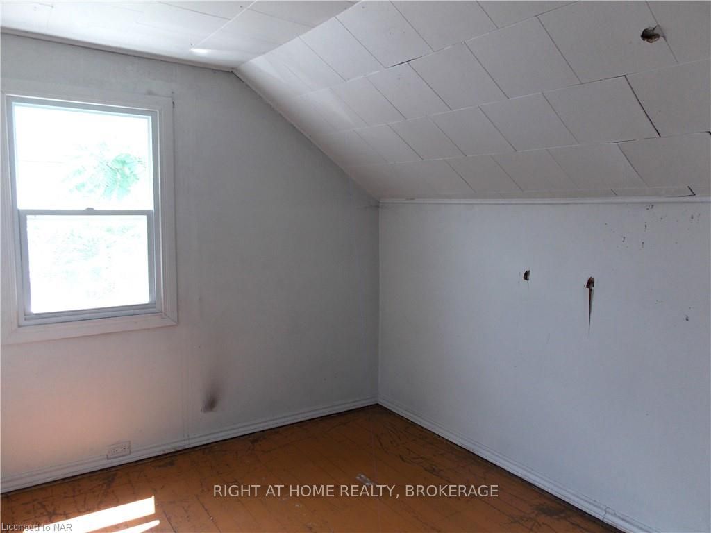 Photo 11 of 5 Tasker Street, St. Catharines, E. Chester — HOMEH