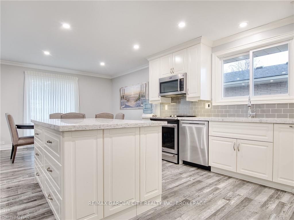 Photo 10 of 4 King'S Grant Road, St. Catharines, Lakeshore — HOMEH