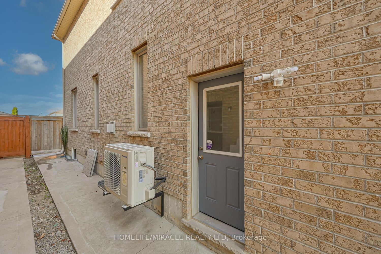 Photo 19 of 49 Lesabre Crescent, Brampton, Bram East — HOMEH