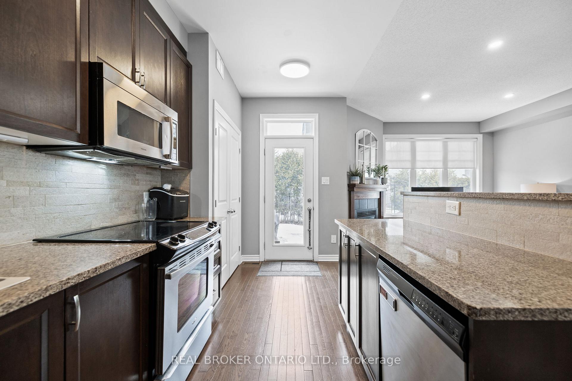 Photo 8 of 118 Mojave Crescent, Ottawa, Stittsville (North) — HOMEH
