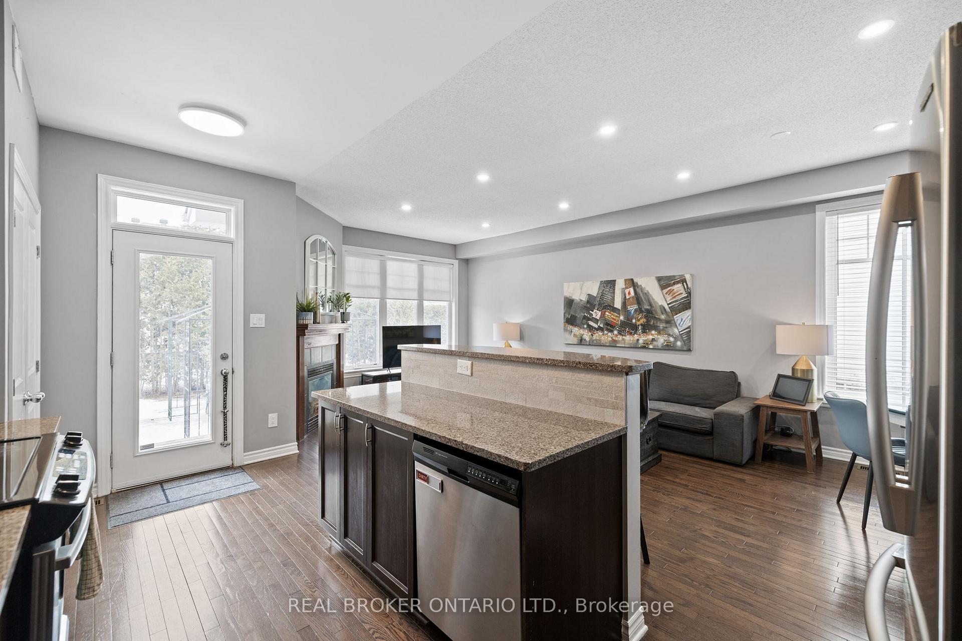 Photo 9 of 118 Mojave Crescent, Ottawa, Stittsville (North) — HOMEH