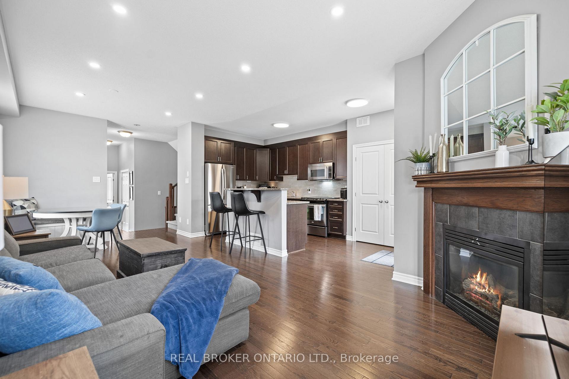 Photo 10 of 118 Mojave Crescent, Ottawa, Stittsville (North) — HOMEH