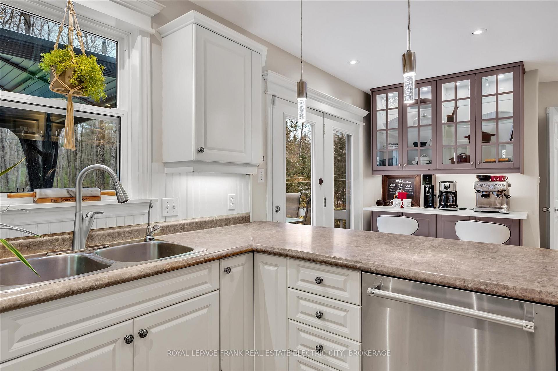 Photo 11 of 813 Centre Dummer Road, Douro-Dummer — HOMEH