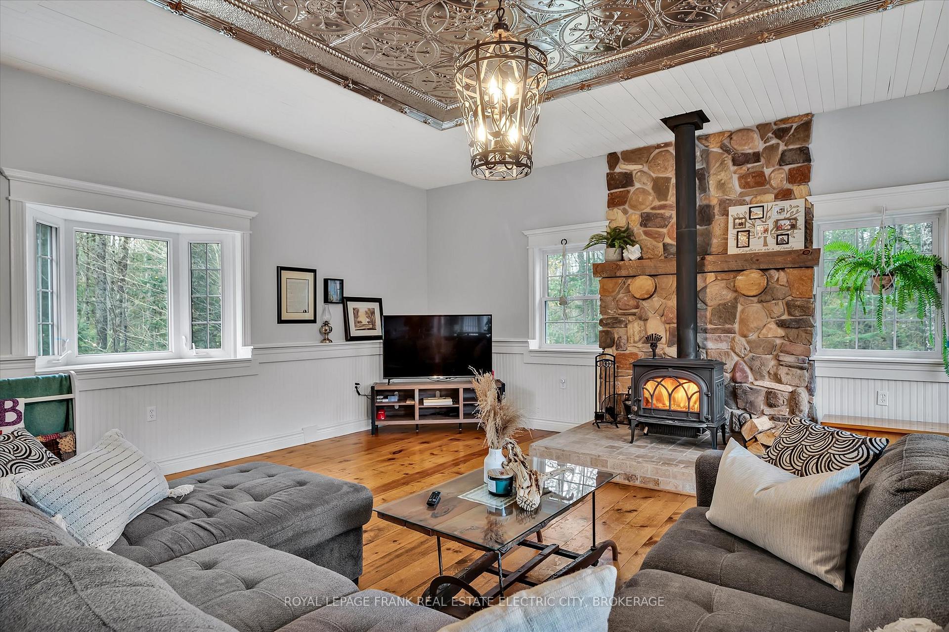 Photo 22 of 813 Centre Dummer Road, Douro-Dummer — HOMEH
