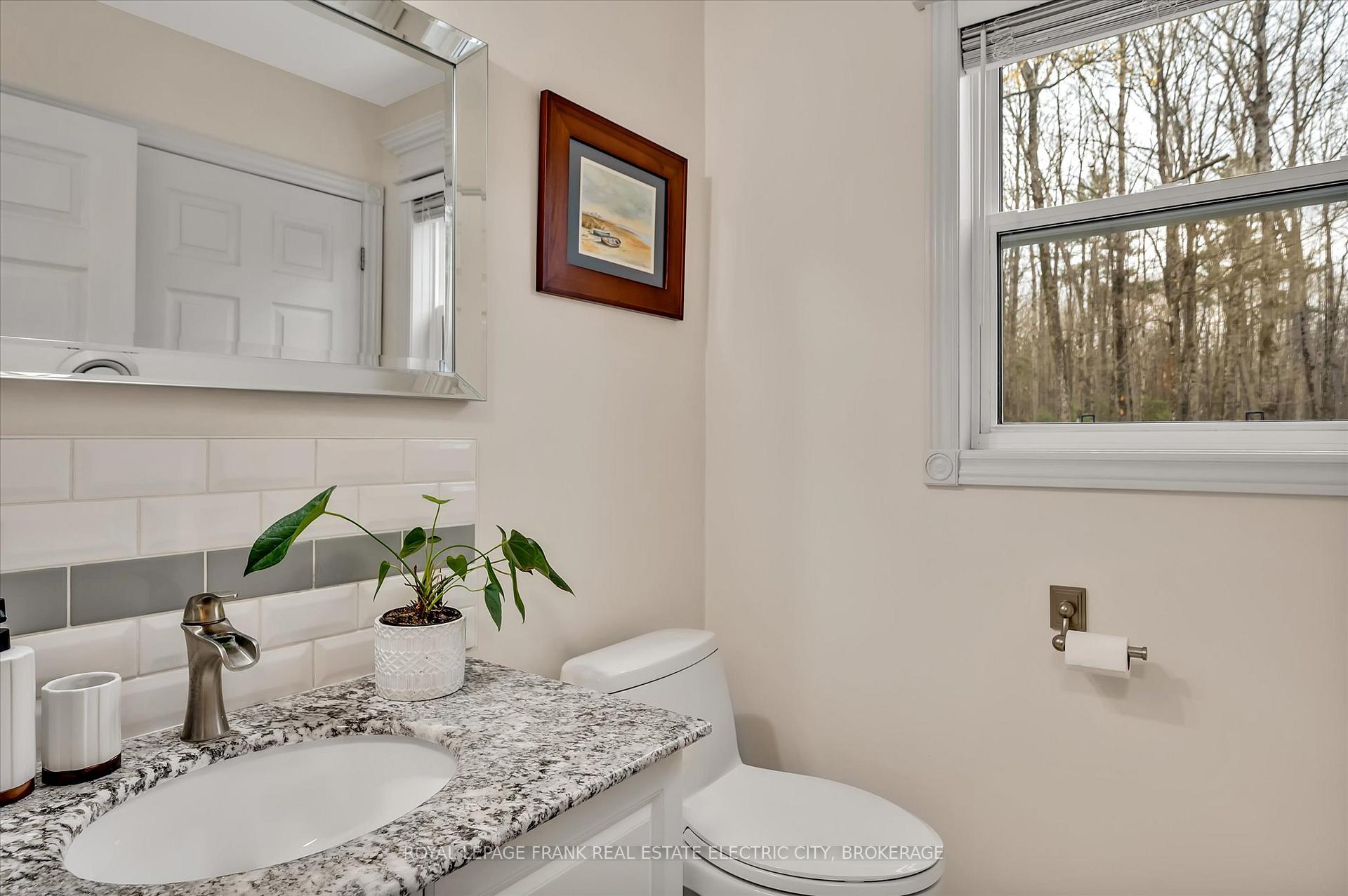 Photo 23 of 813 Centre Dummer Road, Douro-Dummer — HOMEH