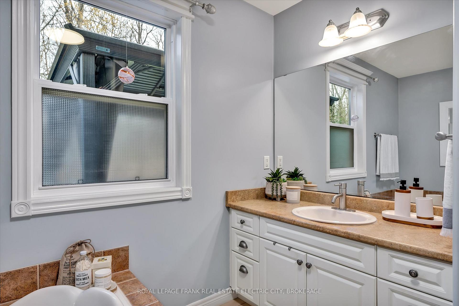 Photo 27 of 813 Centre Dummer Road, Douro-Dummer — HOMEH