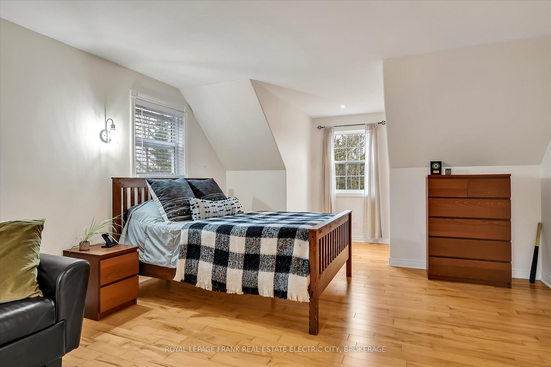 Photo 29 of 813 Centre Dummer Road, Douro-Dummer — HOMEH