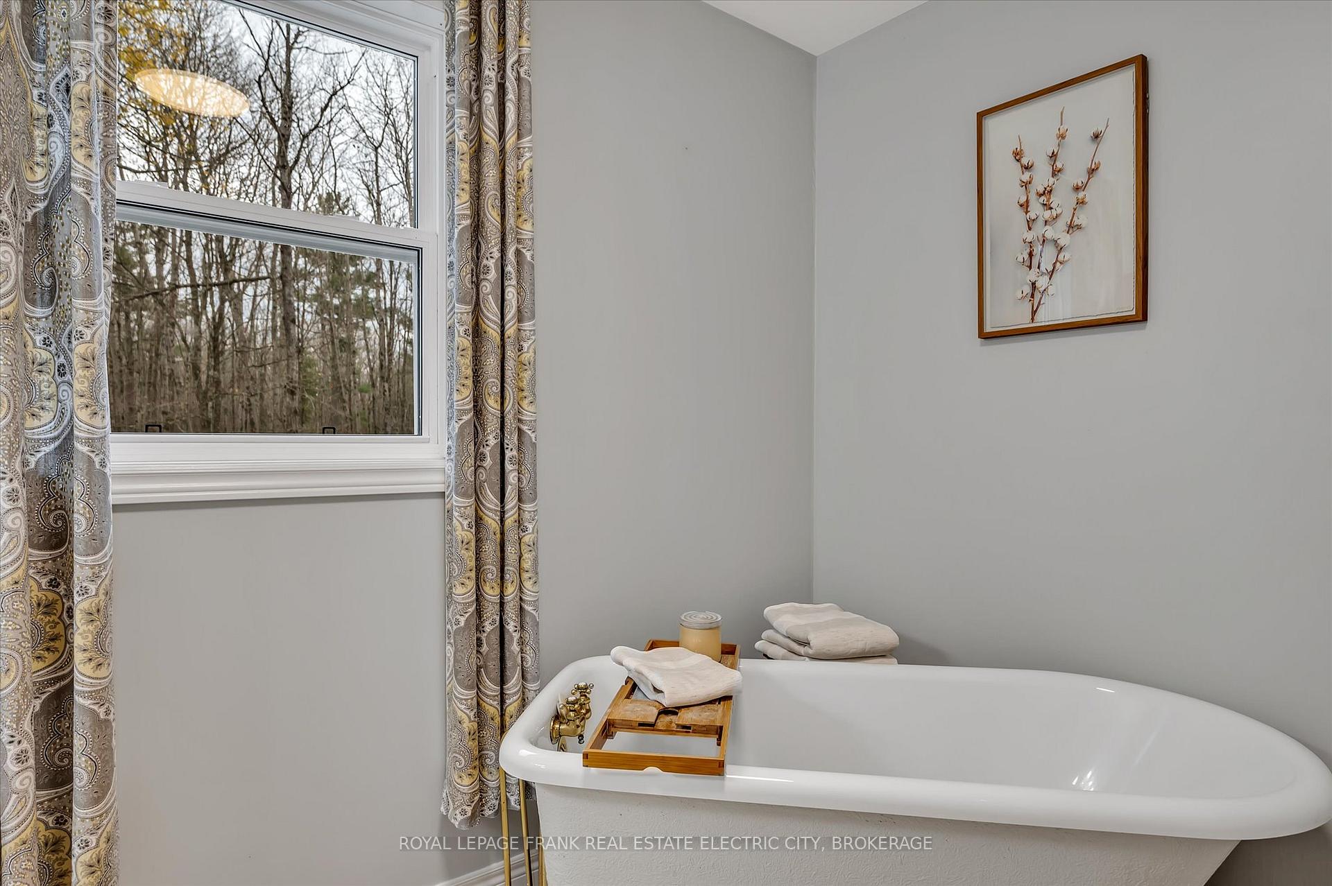 Photo 31 of 813 Centre Dummer Road, Douro-Dummer — HOMEH