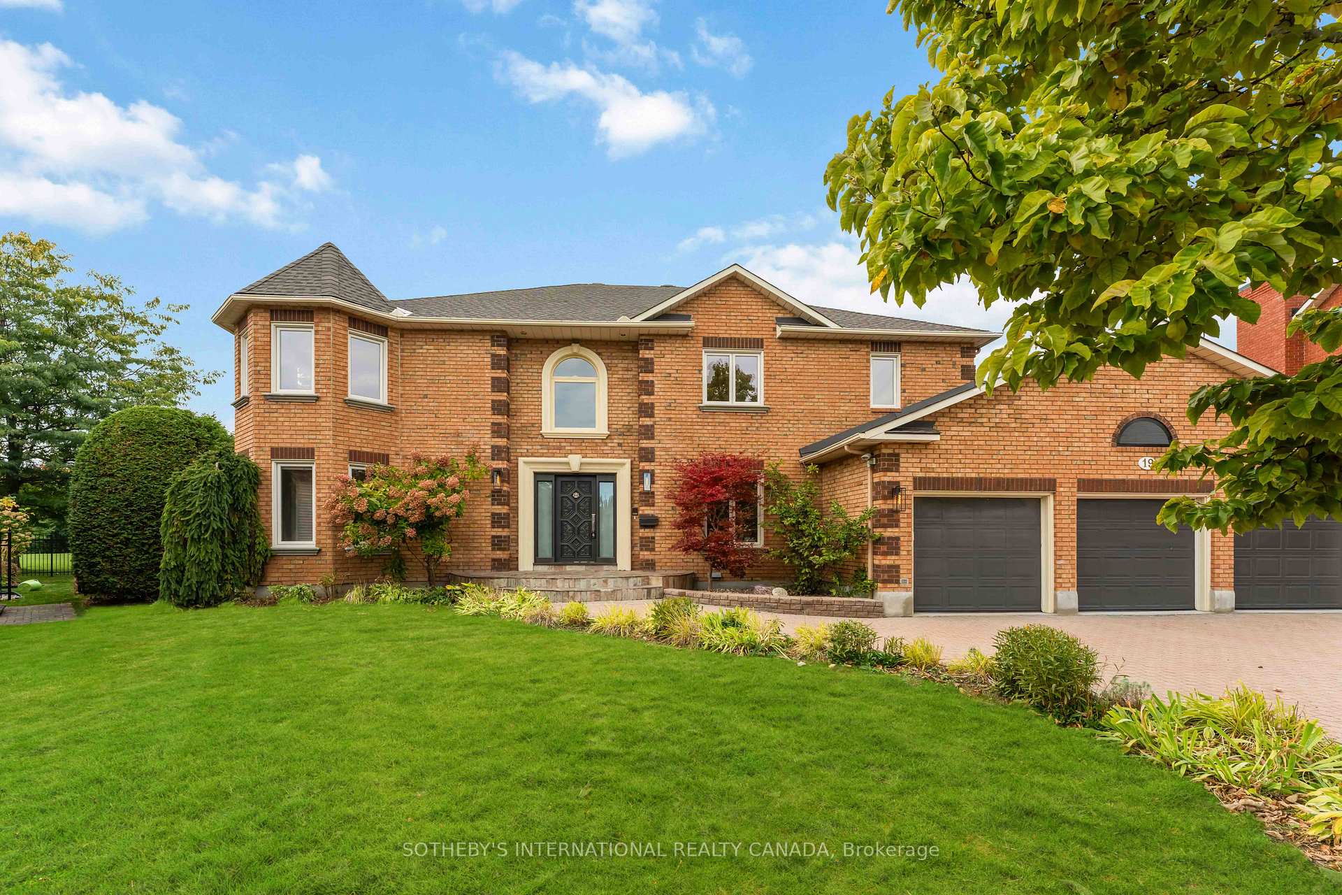 Photo 1 of 19 Campfield Court, Ottawa, Pineglen/Country Place — HOMEH