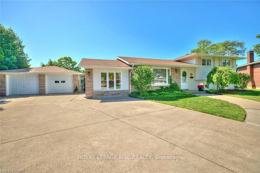 Photo 4 of 2 Jefferson Drive, St. Catharines, Lakeport — HOMEH
