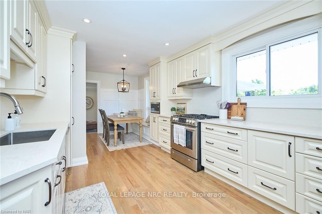Photo 10 of 2 Jefferson Drive, St. Catharines, Lakeport — HOMEH