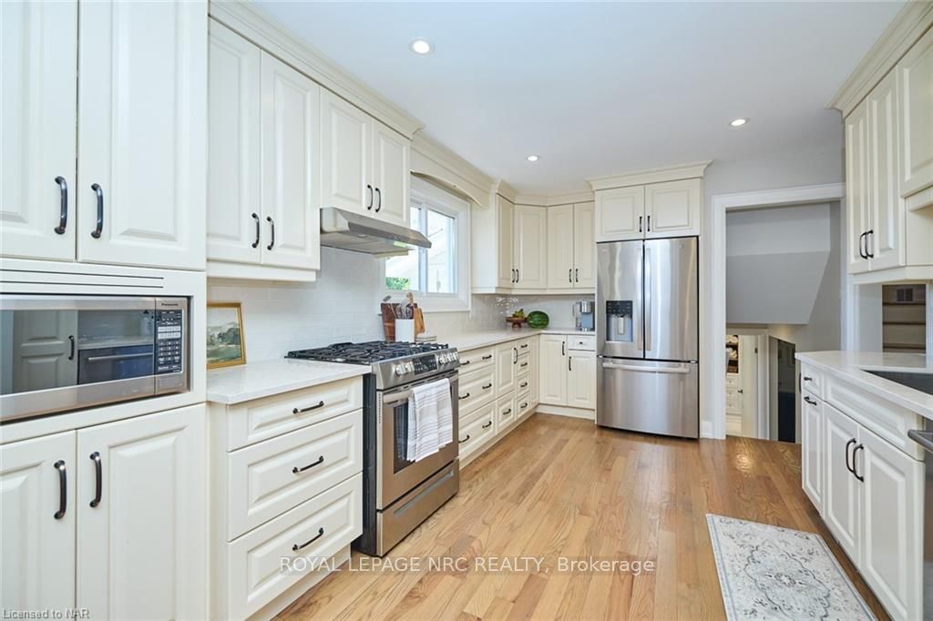 Photo 11 of 2 Jefferson Drive, St. Catharines, Lakeport — HOMEH