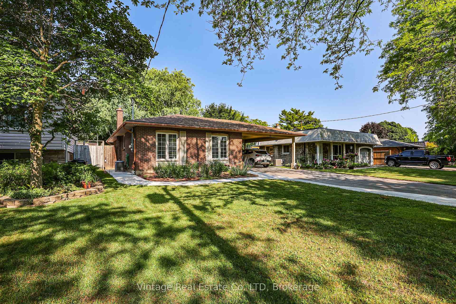 Photo 1 of 11 Trinidad Crescent, St. Catharines, Lakeshore — HOMEH