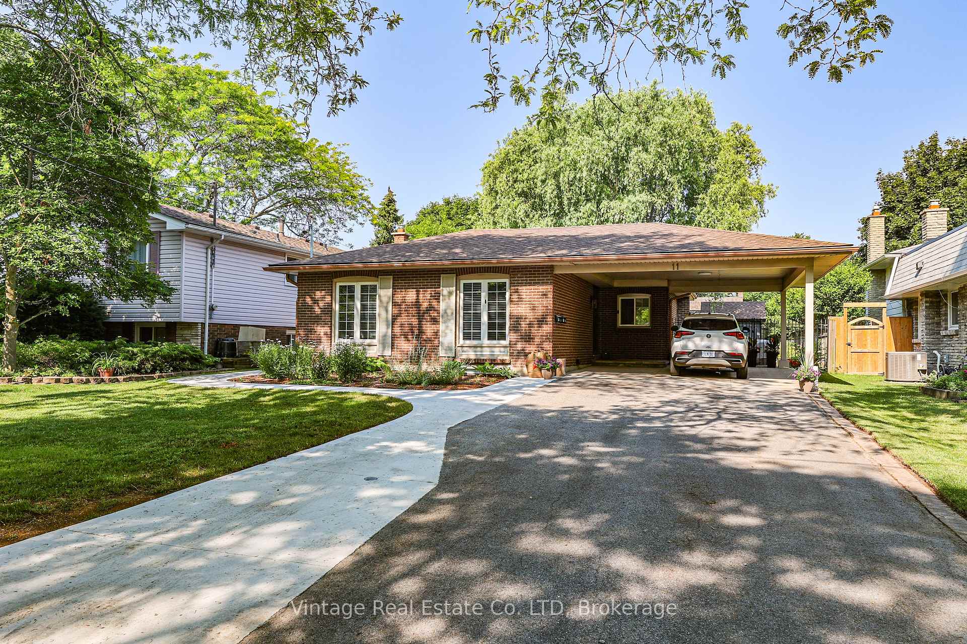 Photo 2 of 11 Trinidad Crescent, St. Catharines, Lakeshore — HOMEH