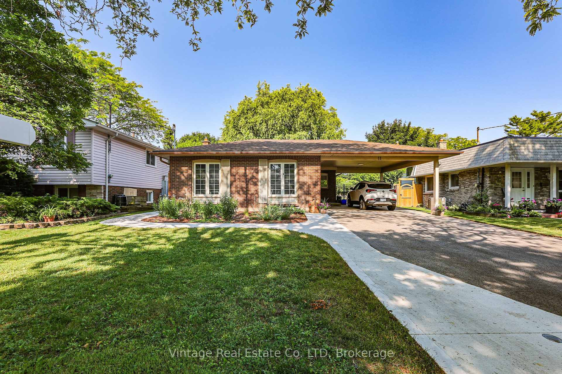 Photo 3 of 11 Trinidad Crescent, St. Catharines, Lakeshore — HOMEH