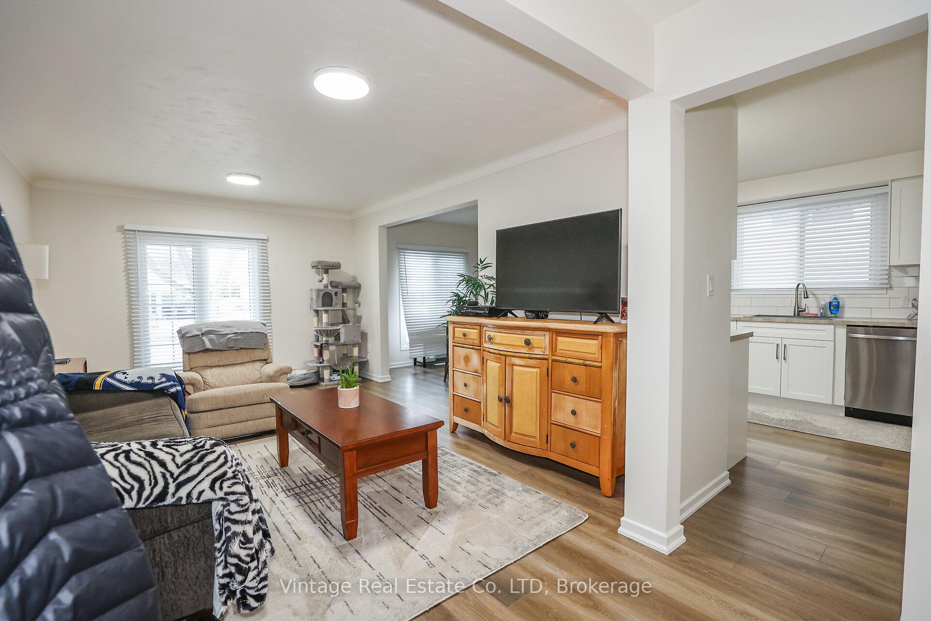 Photo 5 of 11 Trinidad Crescent, St. Catharines, Lakeshore — HOMEH