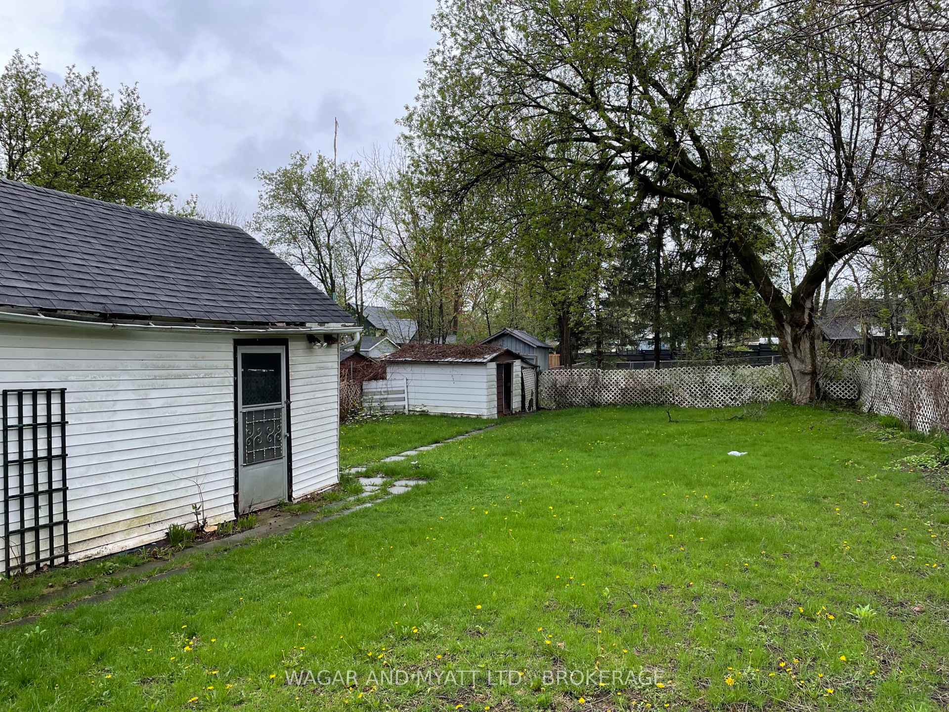 Photo 2 of 125 Centre Street, Deseronto, Deseronto (Town) — HOMEH