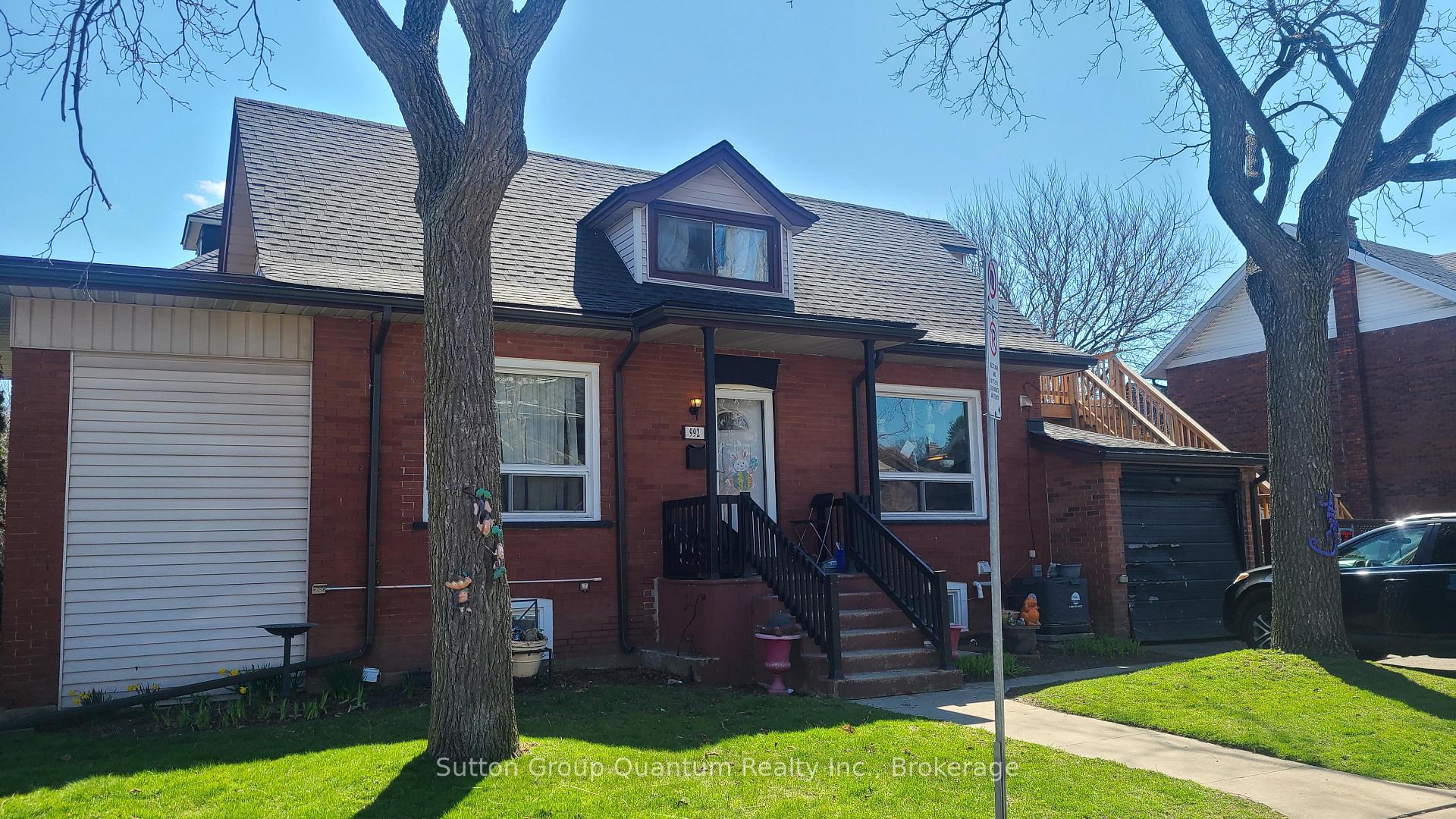 Photo 2 of 992 Montclair Avenue, Hamilton, Delta — HOMEH