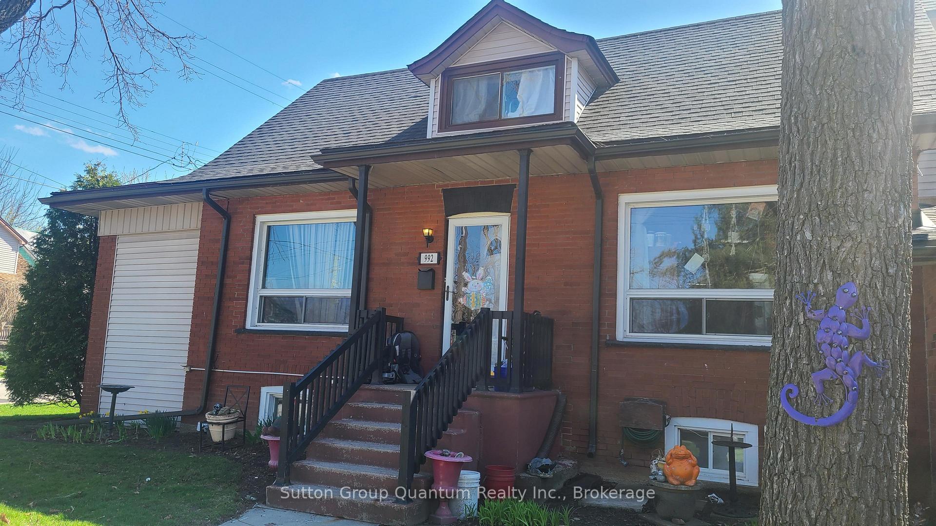 Photo 3 of 992 Montclair Avenue, Hamilton, Delta — HOMEH
