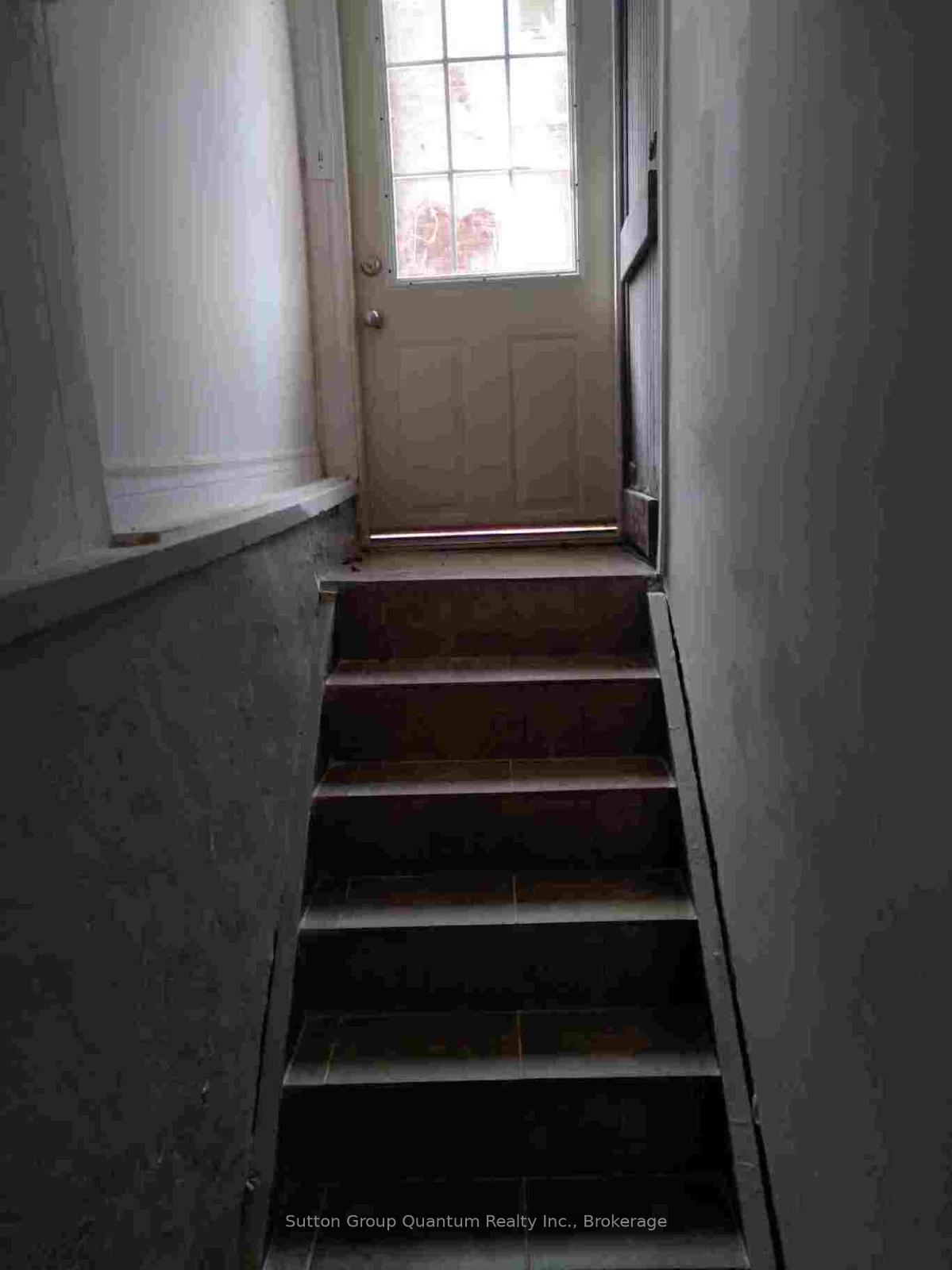 Photo 8 of 992 Montclair Avenue, Hamilton, Delta — HOMEH