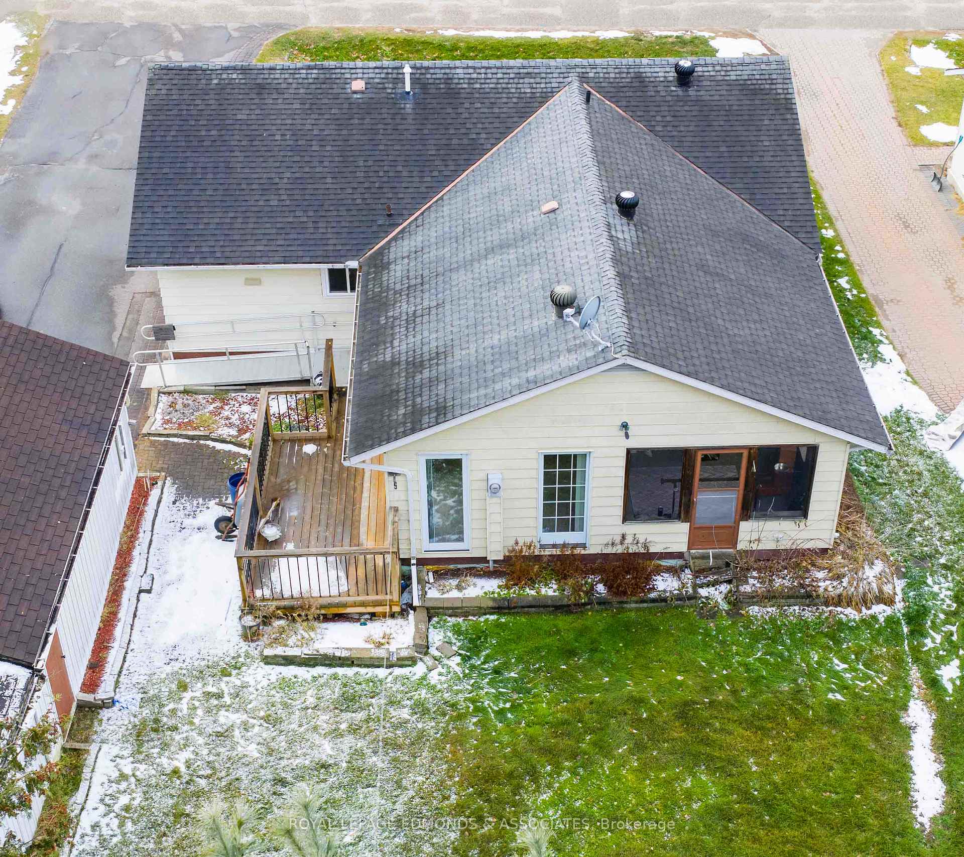 Photo 7 of 57 Beach Avenue, Deep River — HOMEH