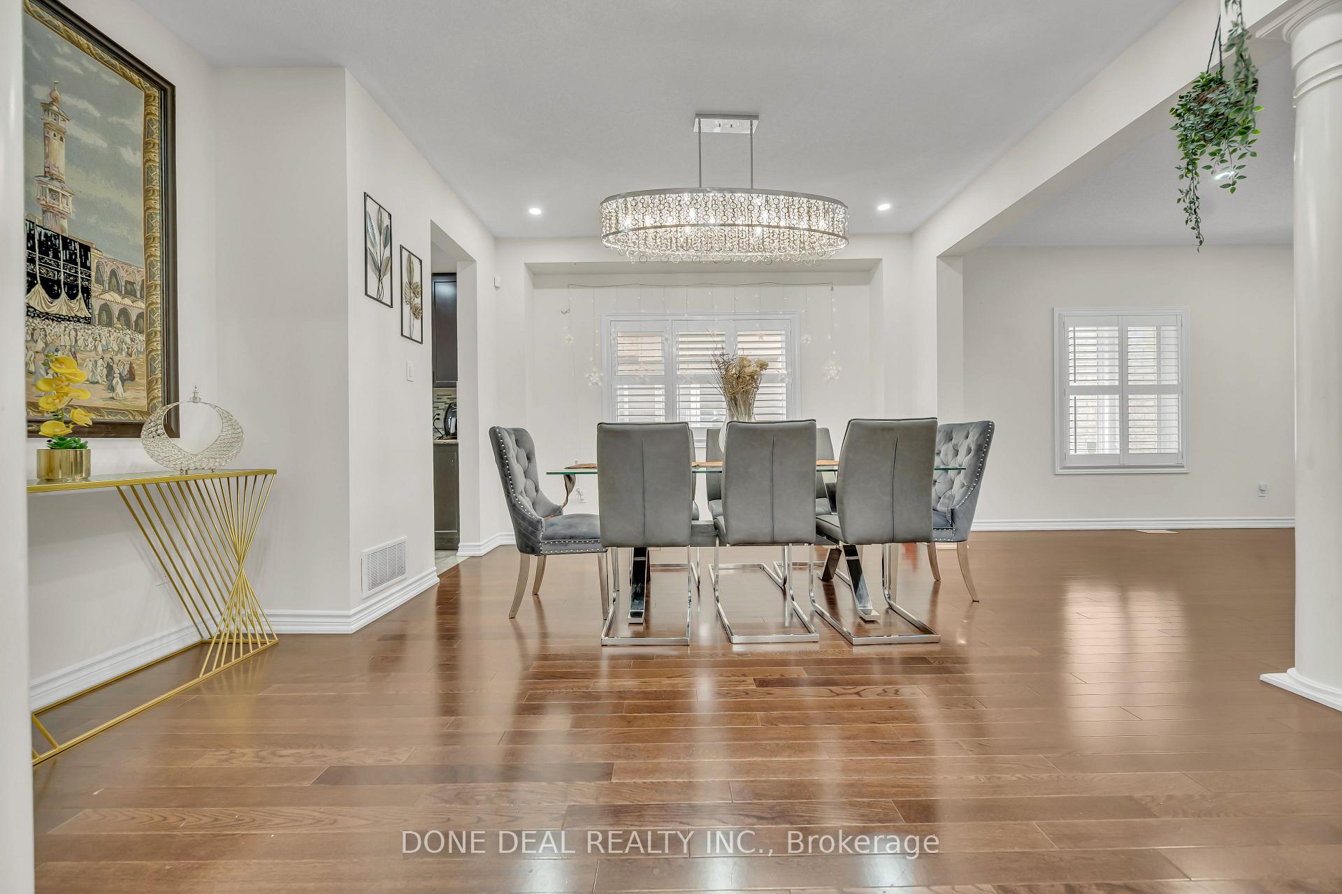 Photo 13 of 10 Lola Crescent, Brampton, Northwest Brampton — HOMEH