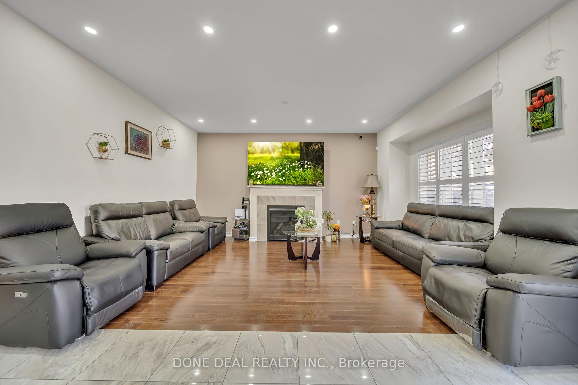 Photo 6 of 10 Lola Crescent, Brampton, Northwest Brampton — HOMEH
