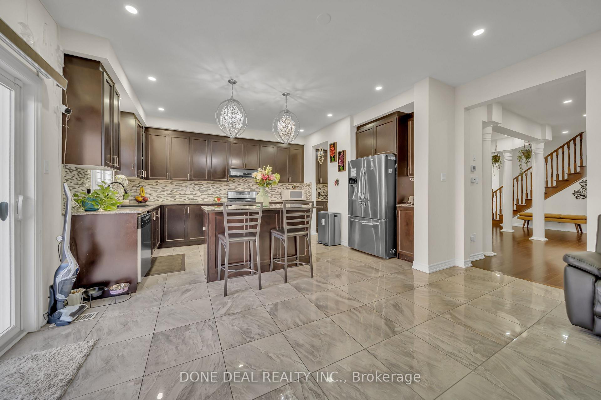 Photo 27 of 10 Lola Crescent, Brampton, Northwest Brampton — HOMEH