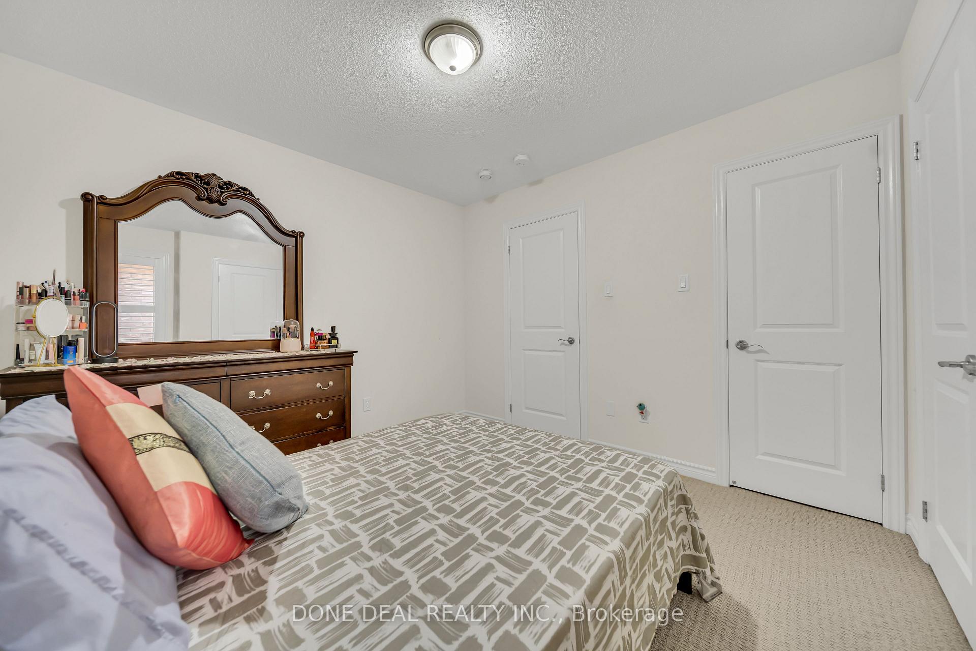 Photo 17 of 10 Lola Crescent, Brampton, Northwest Brampton — HOMEH