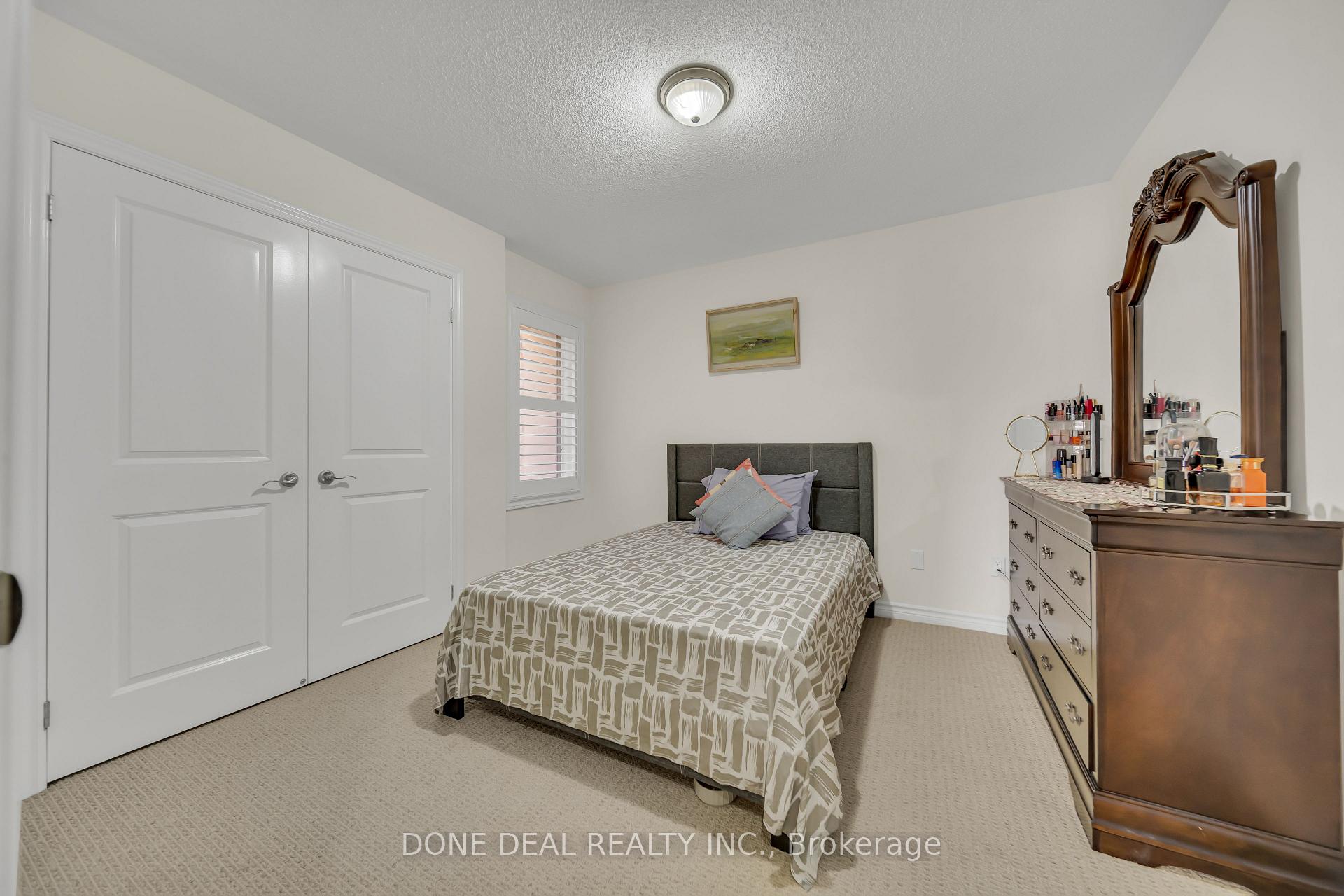 Photo 11 of 10 Lola Crescent, Brampton, Northwest Brampton — HOMEH