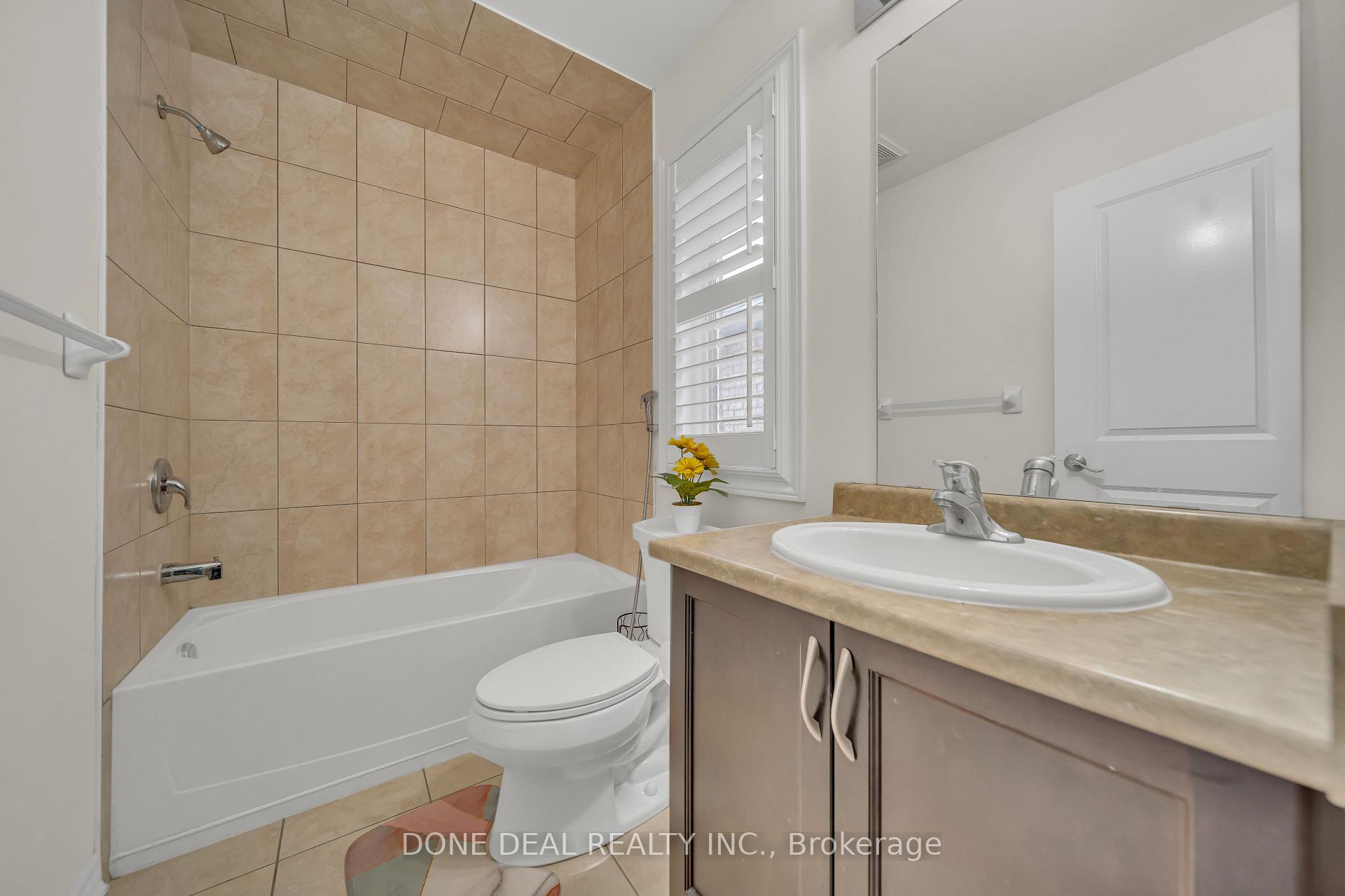 Photo 3 of 10 Lola Crescent, Brampton, Northwest Brampton — HOMEH