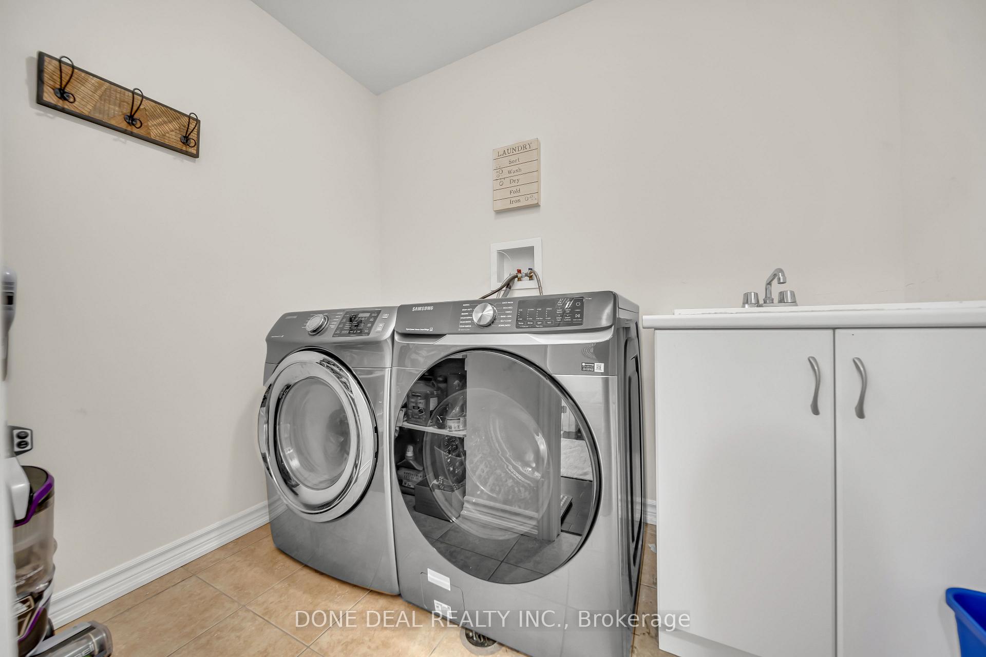 Photo 15 of 10 Lola Crescent, Brampton, Northwest Brampton — HOMEH