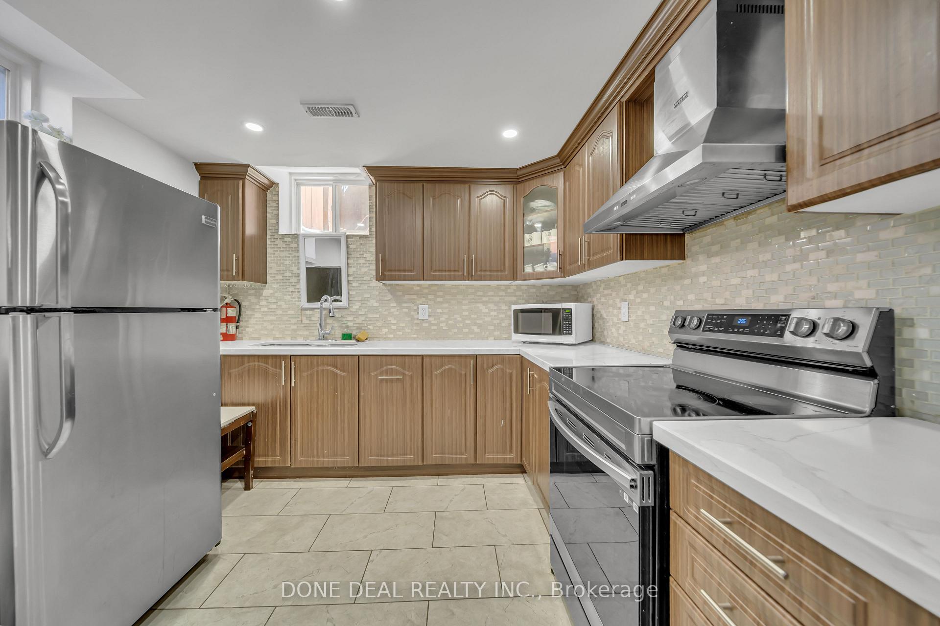 Photo 38 of 10 Lola Crescent, Brampton, Northwest Brampton — HOMEH