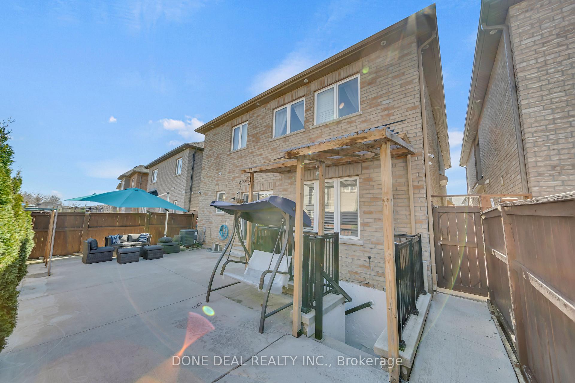 Photo 33 of 10 Lola Crescent, Brampton, Northwest Brampton — HOMEH