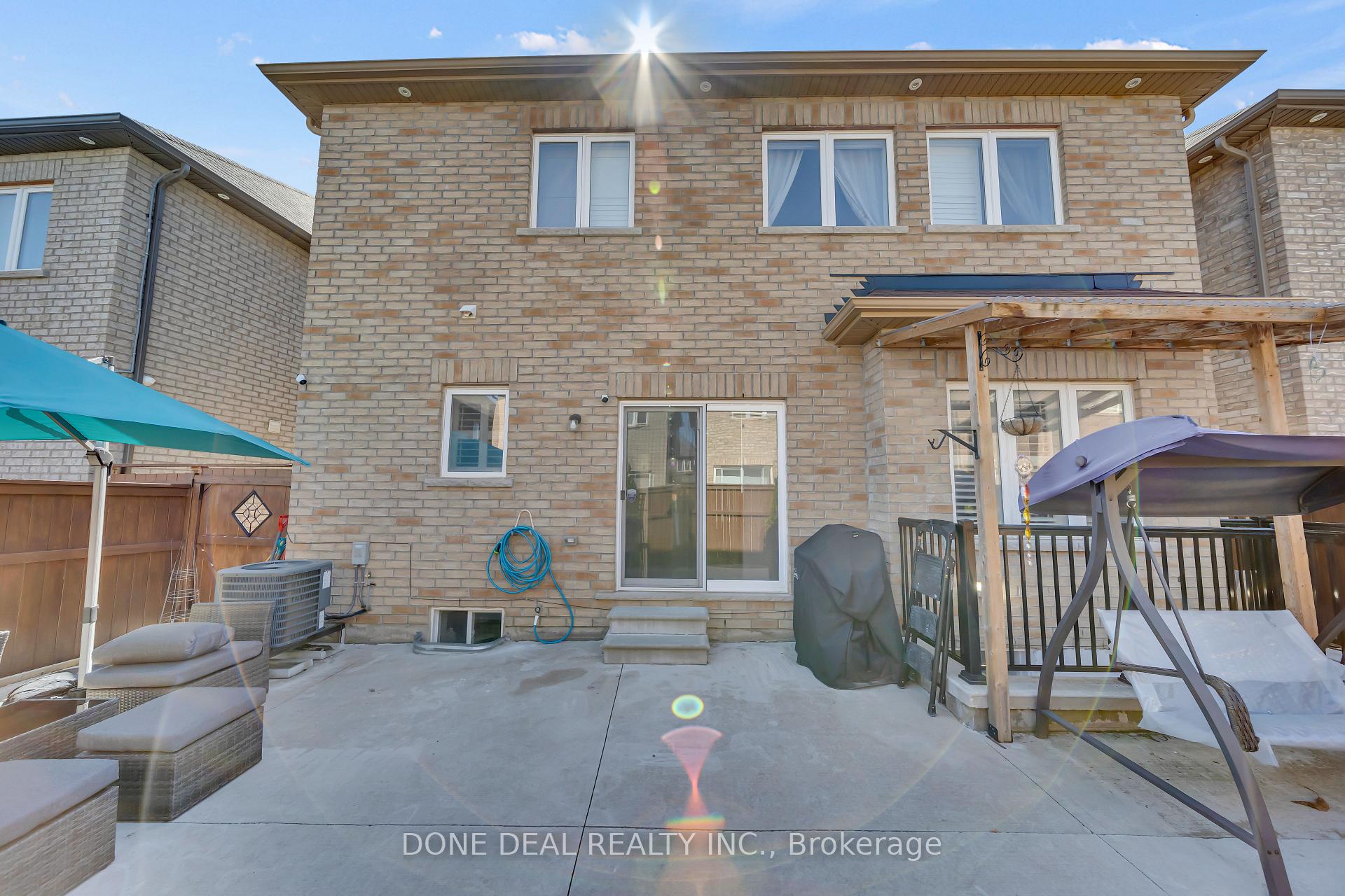 Photo 35 of 10 Lola Crescent, Brampton, Northwest Brampton — HOMEH