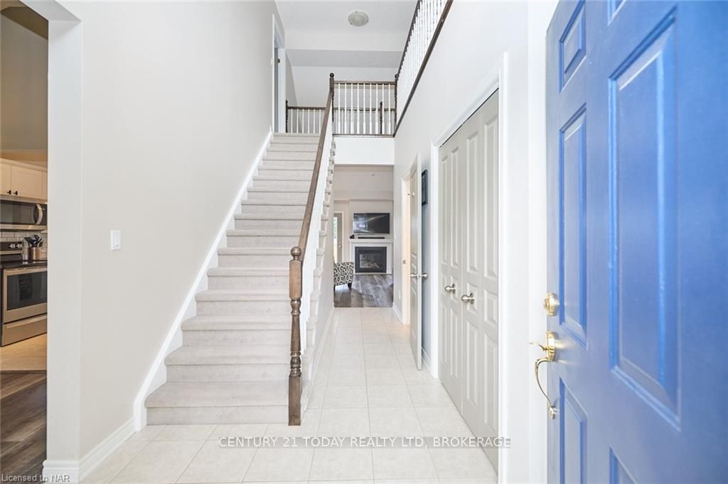 Photo 4 of 1 Addison Drive, St. Catharines, Rykert/Vansickle — HOMEH