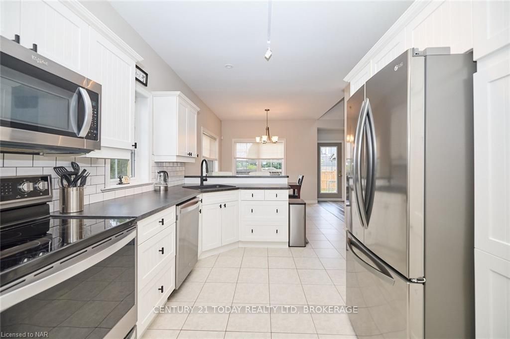 Photo 7 of 1 Addison Drive, St. Catharines, Rykert/Vansickle — HOMEH