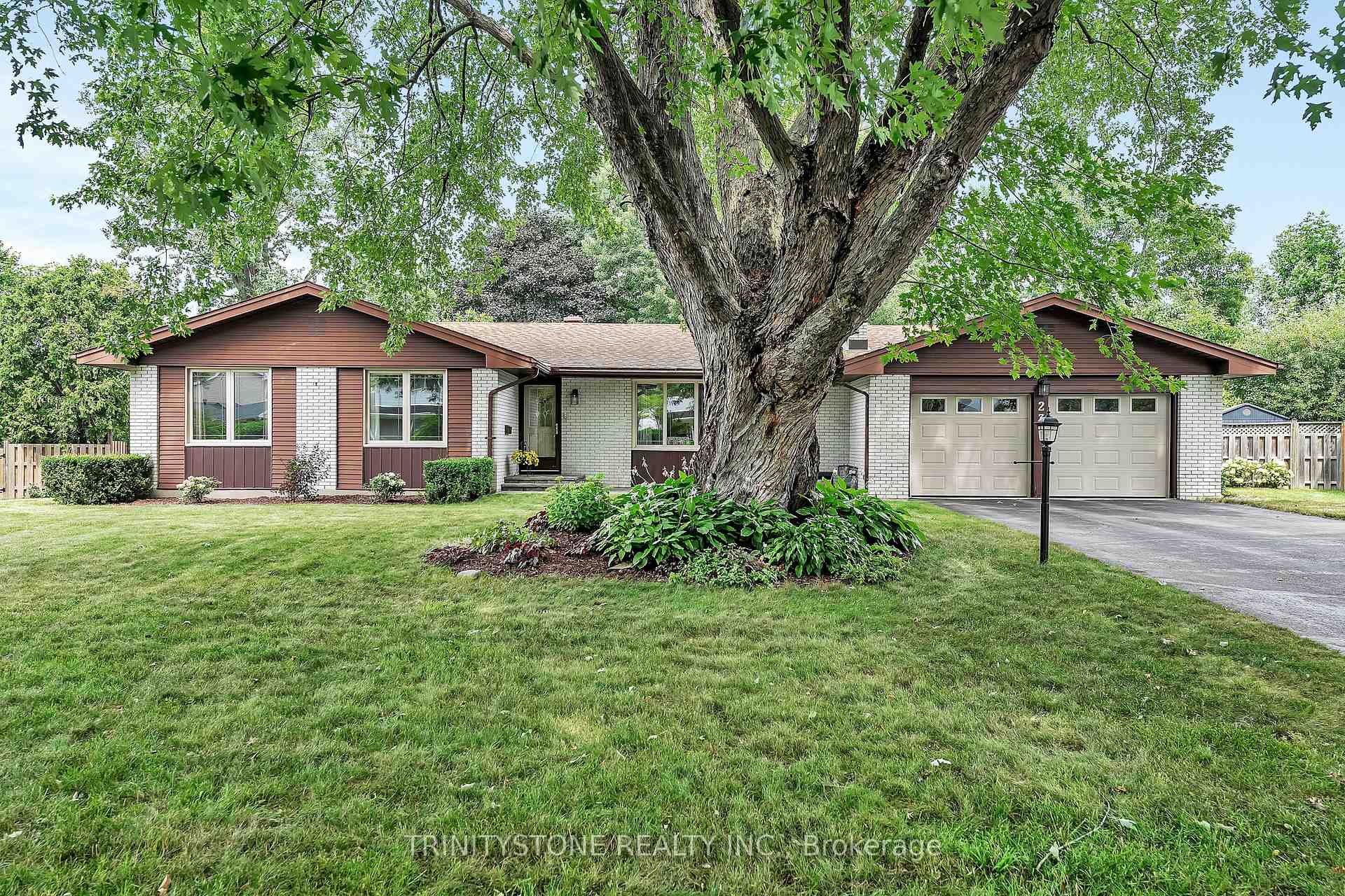 Photo 1 of 23 Mohawk Crescent, Ottawa, Bruce Farm/Graham Park/Qualicum/Bellands — HOMEH